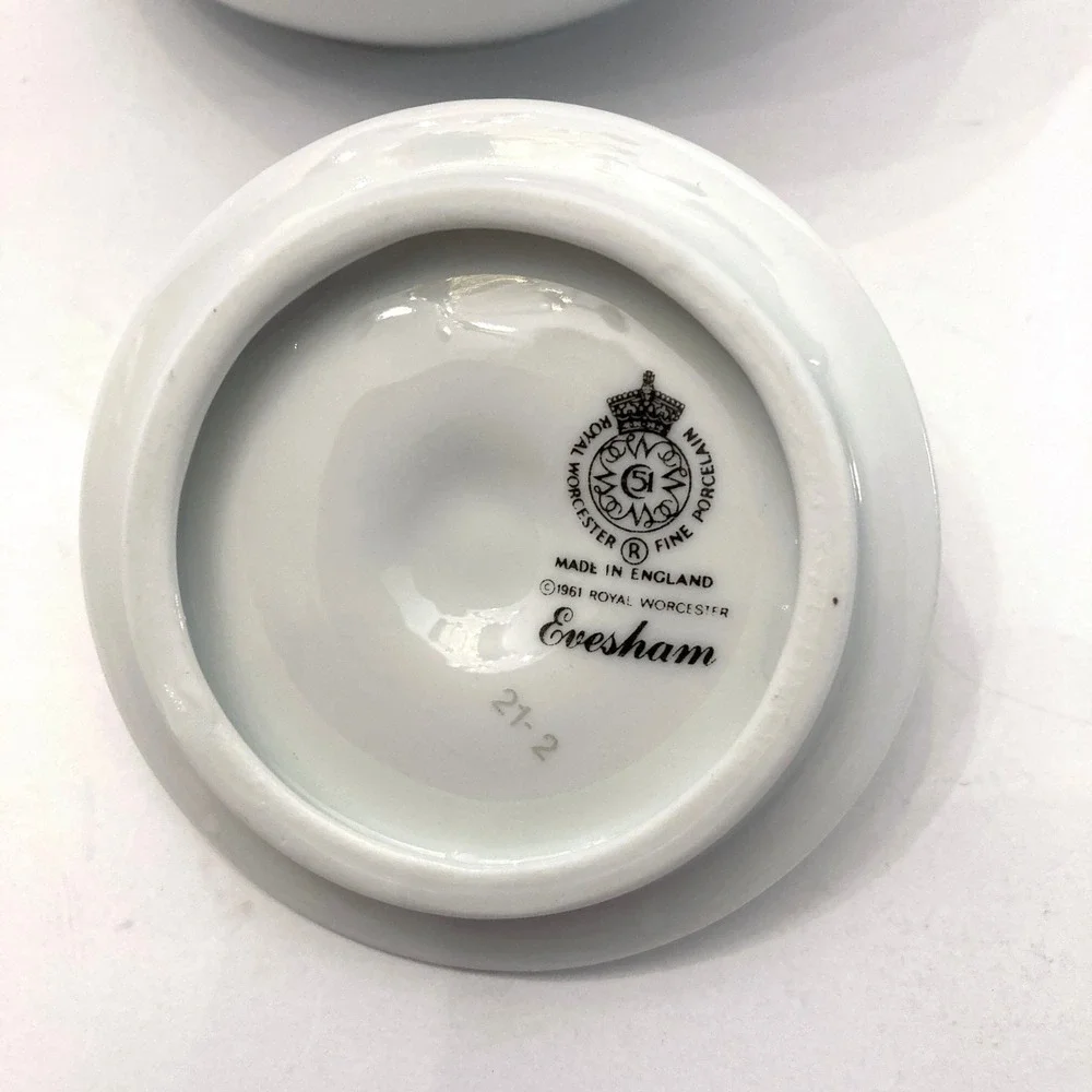 Royal Worcester Evesham Sugar Bowl with Lid Apple Shape Fruit Porcelain White